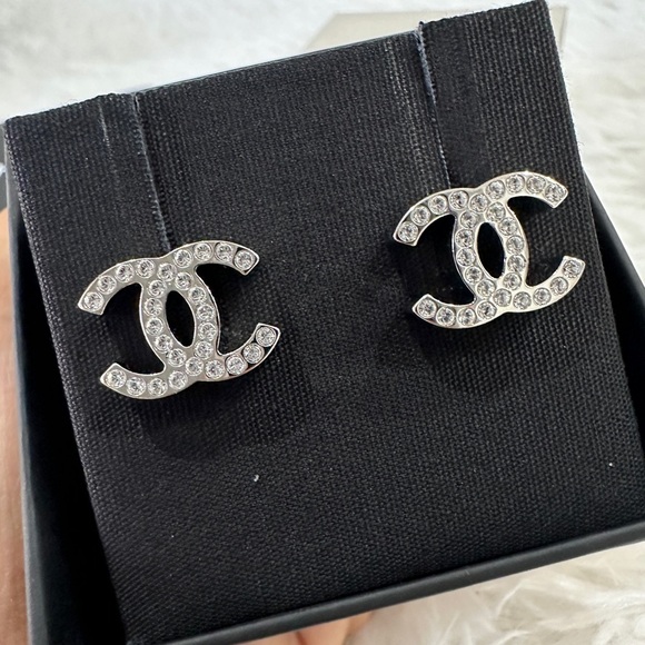 CHANEL 25C Silver Crystal CC stud earrings - Picture 3 of 7